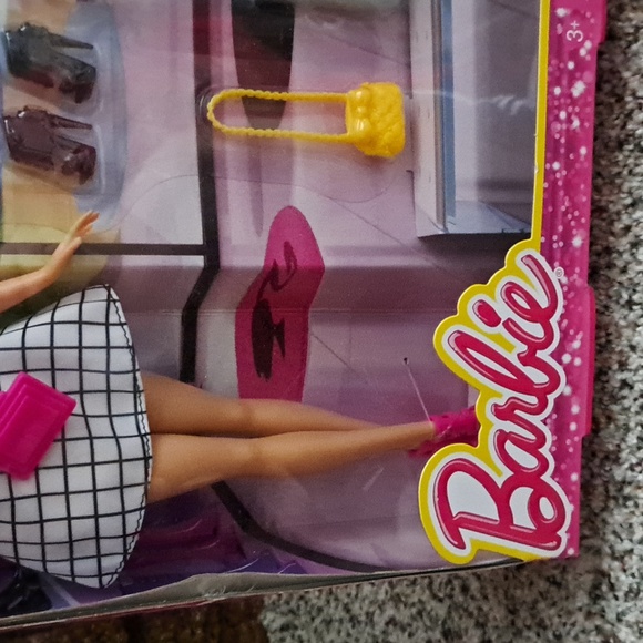 NWT Fashion Barbie - Picture 4 of 5